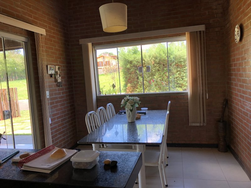 Casa de condomínio à venda Centro com 220m² e 3 quartos por R$ 670.000 - 1507208427-ed5c8a12-5afe-4649-8368-101c8aefd1e2.jpeg