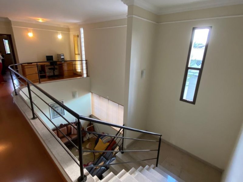 Casa à venda MORADA DA COLINA com 280m² e 3 quartos por R$ 1.680.000 - 1436062742-escada.jpg
