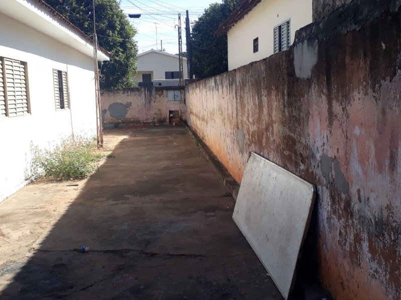 Casa à venda Centro com 252m² e 2 quartos por R$ 120.000 - 49541193-6e0e2744-acc0-49a5-85fc-2f7c65312605.jpg