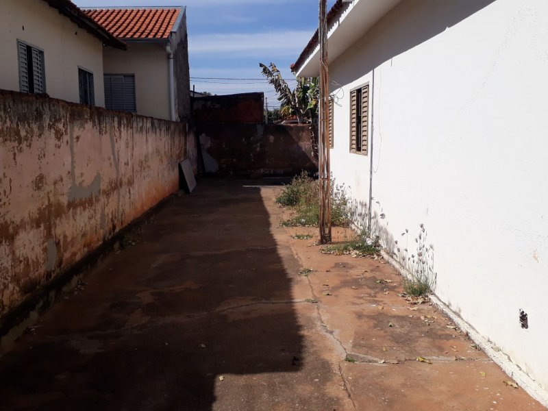 Casa à venda Centro com 252m² e 2 quartos por R$ 120.000 - 815229917-a85729dc-e38f-47fa-9846-3186f54b49d9.jpg