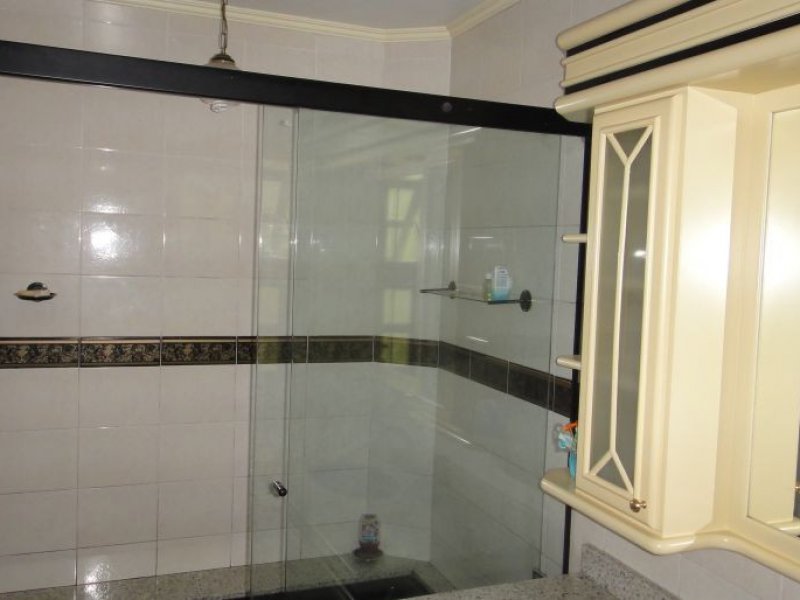 Casa à venda São Sebastião com 453m² e 4 quartos por R$ 1.300.000 - 2143335168-05-suite-master-banho.JPG
