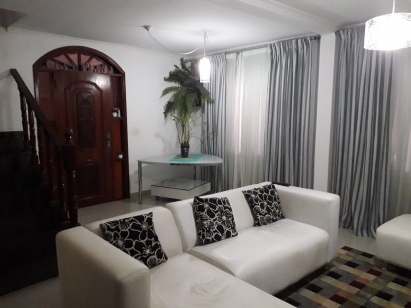 Casa à venda Bortolândia com 160m² e 3 quartos por R$ 680.000 - 558198008-sala-de-estara-e-escada-de-acesso-ao-superior.jpg