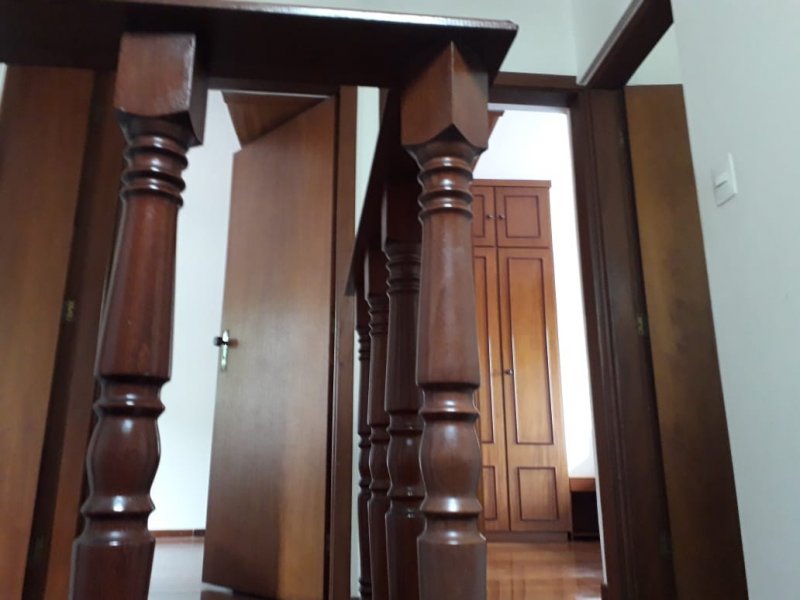 Casa à venda Bortolândia com 160m² e 3 quartos por R$ 680.000 - 702544423-balaustre-de-madeira-da-escada.jpg