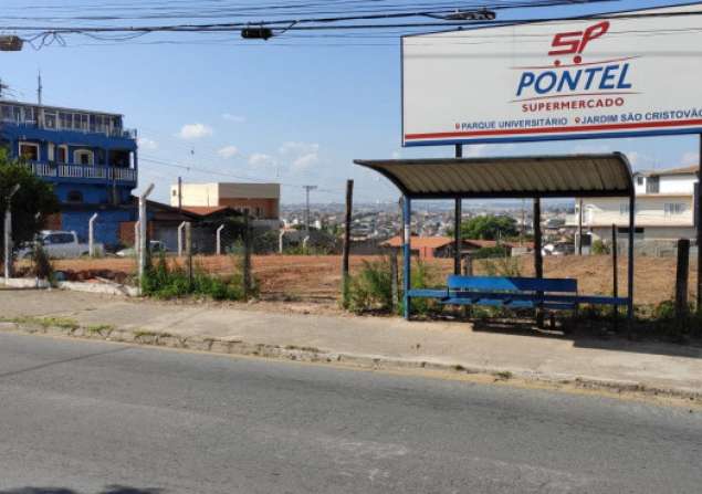 imóvel com 1304m²
