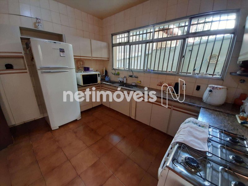 Casa à venda Joao Pinheiro com 497m² e 8 quartos por R$ 990.000 - 1791739632-02602118-e-f09-cozinha-outro-angulo.jpg