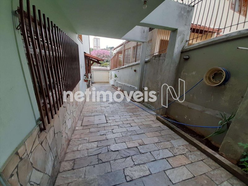 Casa à venda Joao Pinheiro com 497m² e 8 quartos por R$ 990.000 - 99548102-9518249f-1-f24-garagem-outro-angulo.jpg