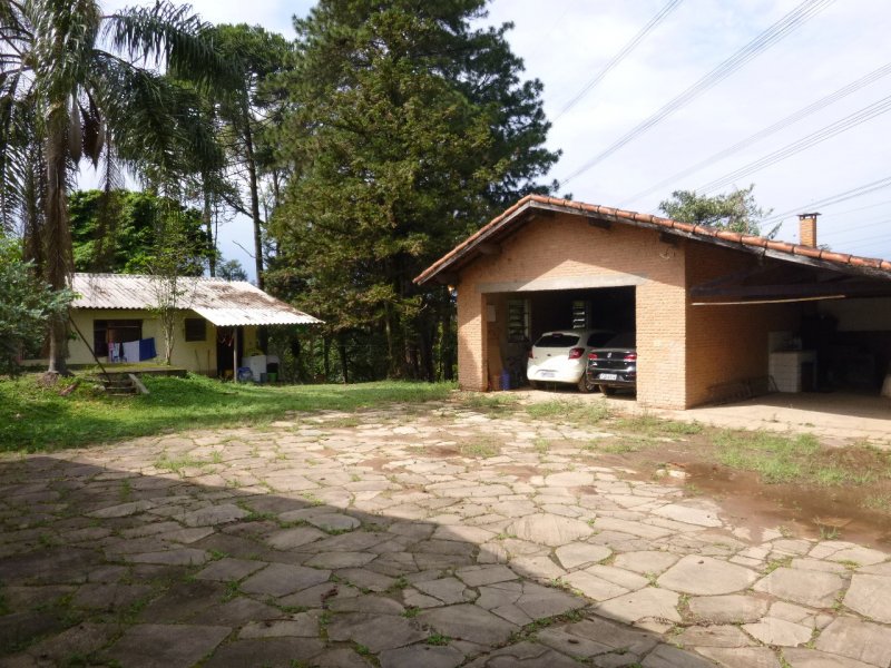 Sítio à venda Jardim Rio Douro com 59000m² e 4 quartos por R$ 3.500.000 - 474704956-sitio-16-vista-pateo-e-garagem-coberta.JPG