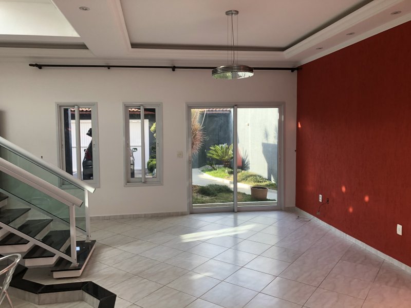 Casa à venda Vila Oliveira com 256m² e 3 quartos por R$ 850.000 - 1337595355-429fc353-ae3d-4664-9dcd-e94a94909850.jpeg