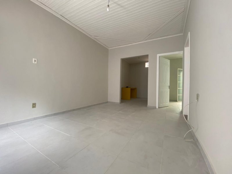 Casa para alugar Centro com 100m² e 2 quartos por R$ 1.250 - 1661960701-991c5017-49b7-471e-a241-6398c38146f8.jpeg