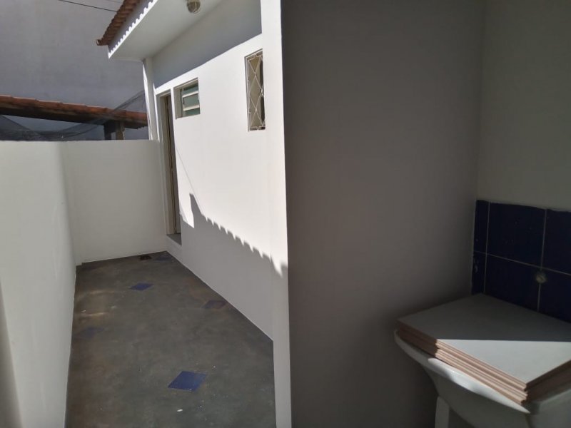 Casa para alugar Centro com 100m² e 2 quartos por R$ 1.250 - 1965482437-1a14da2f-15f2-4258-a647-65ddf68bd436.jpeg