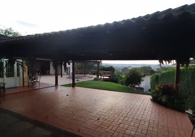 imóvel com 1334m²