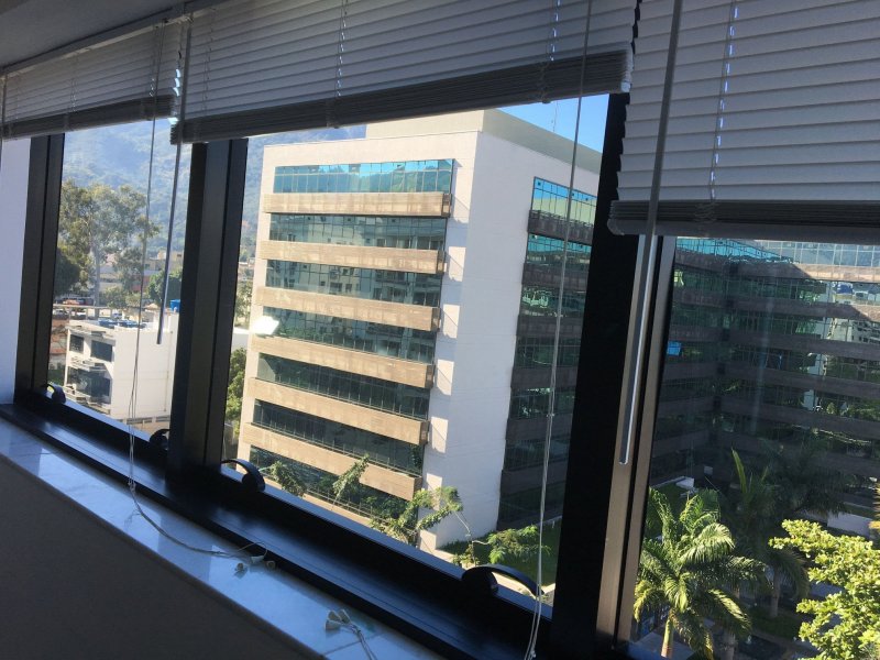 Comercial à venda Freguesia (Jacarepaguá) com 21m² e 1 quarto por R$ 120.000 - 2053171920-persianas.jpg