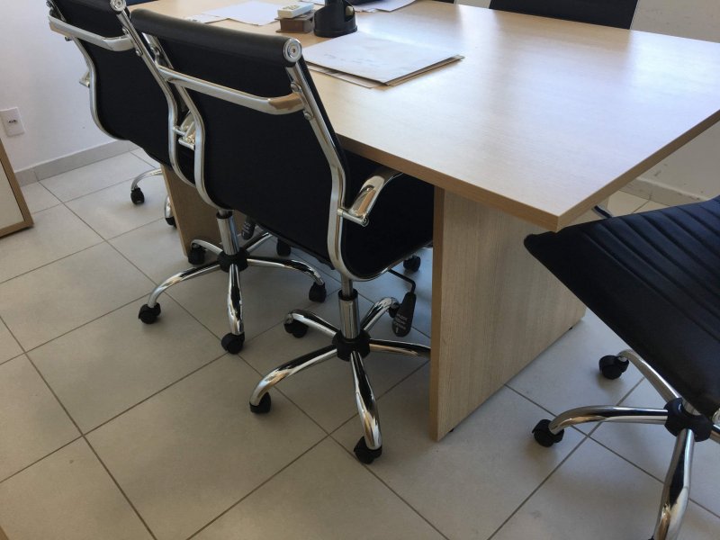 Comercial à venda Freguesia (Jacarepaguá) com 21m² e 1 quarto por R$ 120.000 - 469755602-mesa-reuniao.jpg