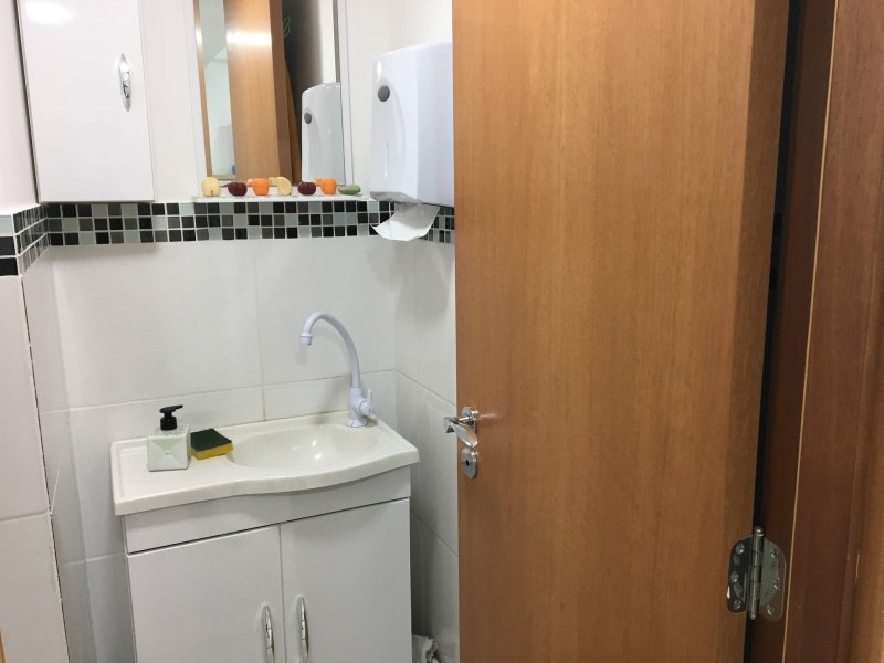 Comercial à venda Freguesia (Jacarepaguá) com 21m² e 1 quarto por R$ 120.000 - 71085846-banheiro.jpg