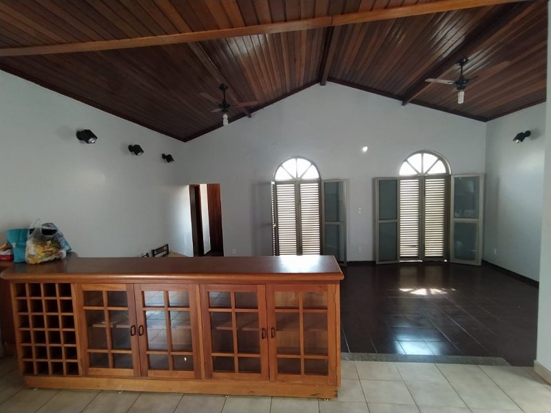 Casa à venda Centro com 300m² e 4 quartos por R$ 450.000 - 2097217492-5c656f39-d6e5-4d92-a0f8-69bbf0967f35.JPG