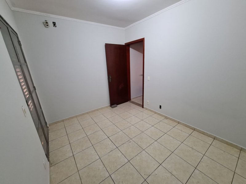 Casa à venda Jardim dos Lírios com 68m² e 2 quartos por R$ 170.000 - 756812360-20.jpg