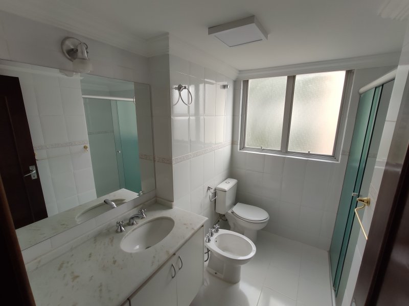 Apartamento à venda Água Verde com 117m² e 3 quartos por R$ 615.000 - 1394745003-banheiro-social.jpg