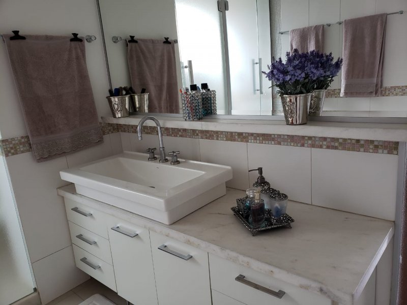 Apartamento à venda Centro com 237m² e 4 quartos por R$ 980.000 - 164175361-banheiro-suite-03.jpg