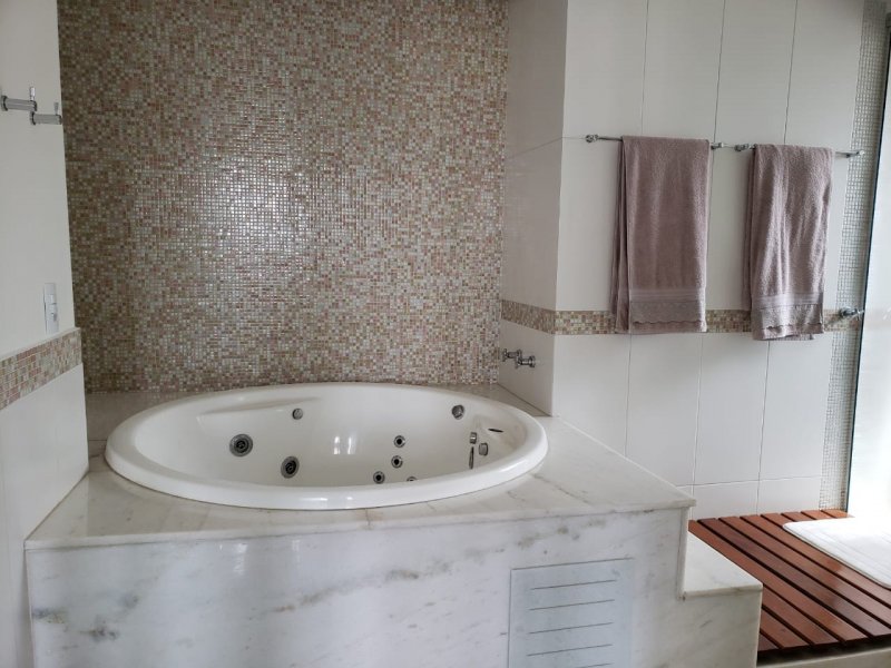 Apartamento à venda Centro com 237m² e 4 quartos por R$ 980.000 - 2068985962-banheiro-suite-1.jpg