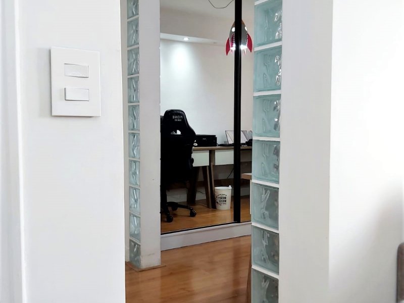Apartamento à venda Morumbi com 53m² e 3 quartos por R$ 370.000 - 2073939678-corredor-para-home-office.jpg