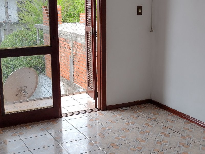 imóvel com 200m² - Tancredo Neves - Santa Maria