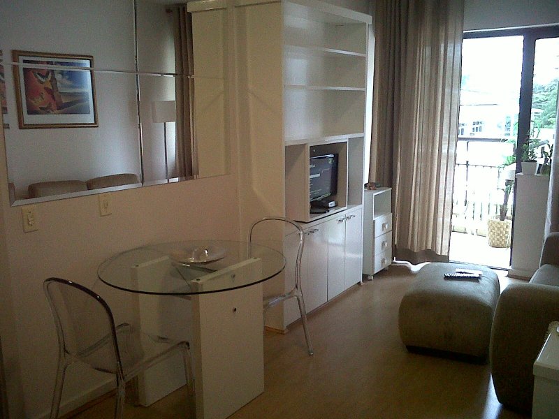 Flat à venda Itaim Bibi com 36m² e 1 quarto por R$ 700.000 - 541198021-foto-sala-flat-1.jpg