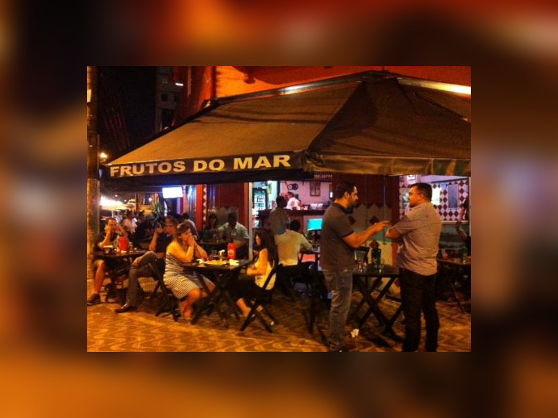 Apartamento à venda Gávea com 60m² e 2 quartos por R$ 1.500 - na-calcada.jpg