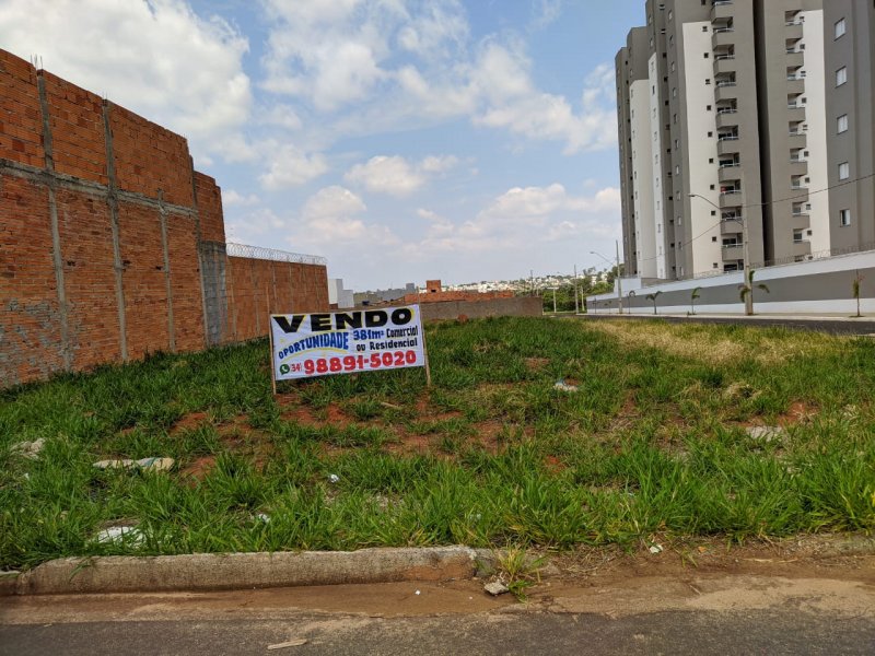imóvel com 381m² - Laranjeiras - Uberlândia