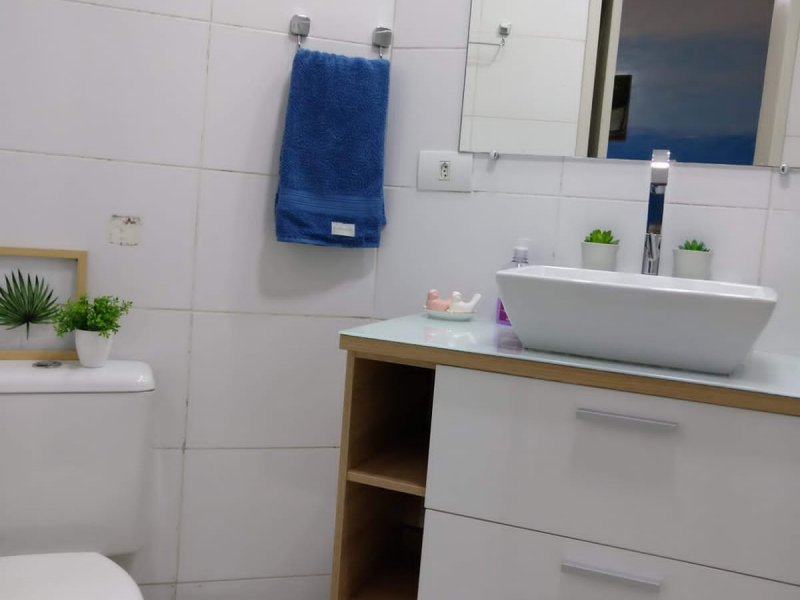 Apartamento à venda Centro com 58m² e 1 quarto por R$ 275.000 - 1820560615-banheiro3-gabinete-privada.jpg
