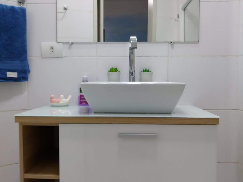 Apartamento à venda Centro com 58m² e 1 quarto por R$ 275.000 - 674987232-banheiro1-gabinete.jpg