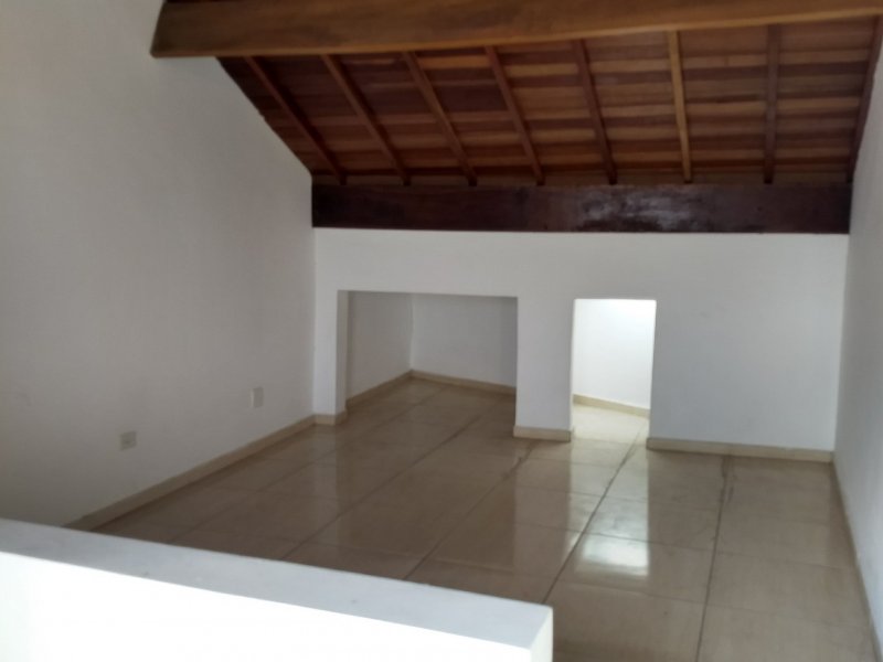 Comercial para alugar Centro com 220m² e 1 quarto por R$ 4.900 - 391640401-foto-loc-1-quarto-sotao.jpg