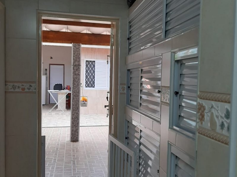 Casa à venda Jardim Regina com 95m² e 3 quartos por R$ 270.000 - 1453673565-71762b20-c9be-4f56-af9f-3c42ae25ce29.jpg