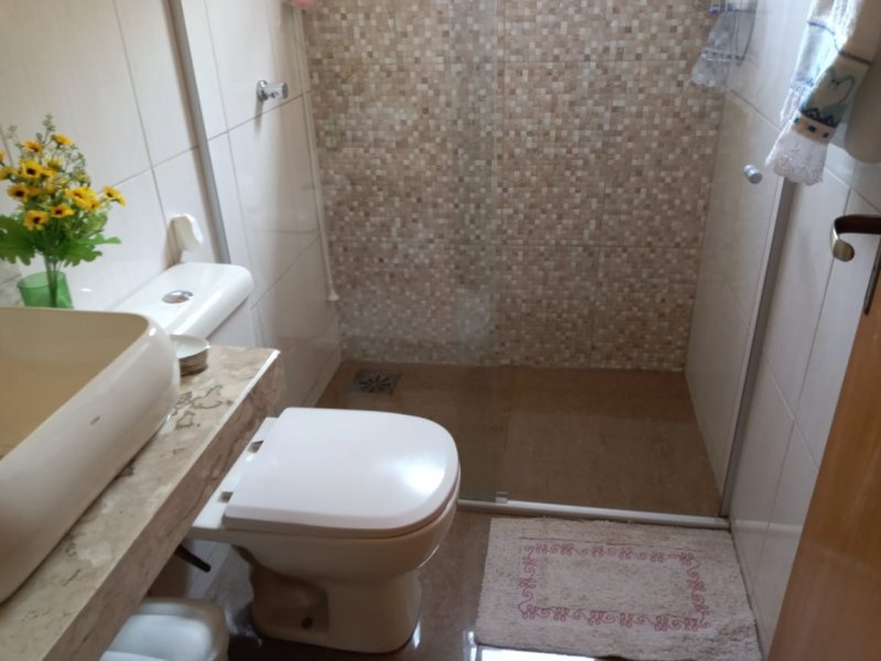 Casa à venda Goiânia com 354m² e 3 quartos por R$ 650.000 - 233151623-2.jpg