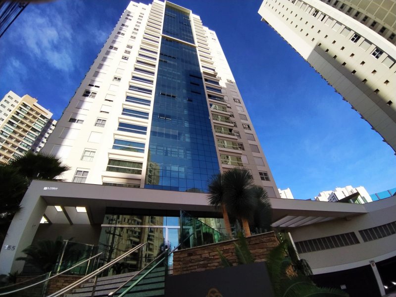 imóvel com 214m² - Gleba Fazenda Palhano - Londrina
