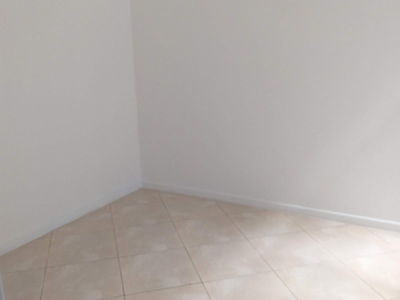Apartamento à venda Tijuca com 58m² e 2 quartos por R$ 350.000 - 160978442-quarto-menor-porta.jpg