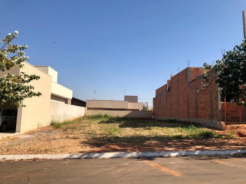 Terreno à venda Centro com 285m² e 1 quarto por R$ 115.000 - 2063659398-whatsapp-image-2021-09-08-at-12.jpeg