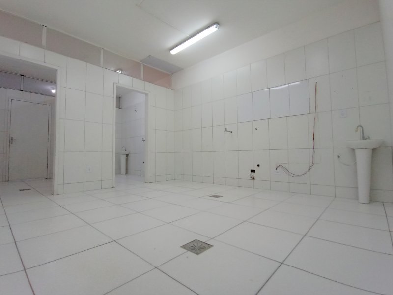 Comercial à venda Tatuquara com 67m² e 1 quarto por R$ 160.000 - 1070263570-adriana-comercio-3.jpg