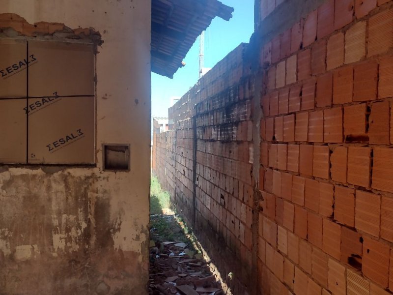 Casa à venda Residencial América do Sul com 200m² e 2 quartos por R$ 30.000 - 1685504731-3e9f23a2-0935-40fe-a549-44072fac2083.jpg