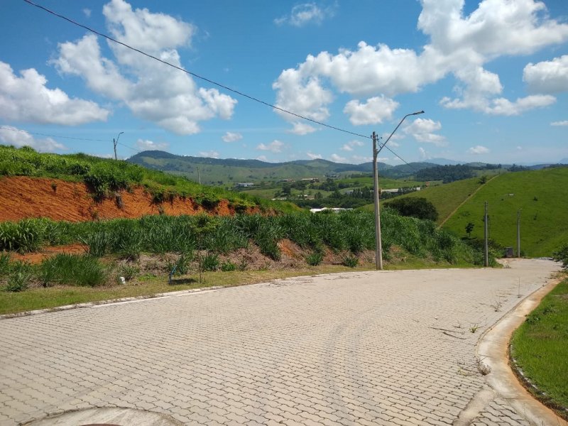 Terreno à venda Gilberto Machado com 300m² e 1 quarto por R$ 65.000 - 1690297472-b5f2a98f-ec36-4dc9-a7e1-7bdc37f0fb9b.jpg