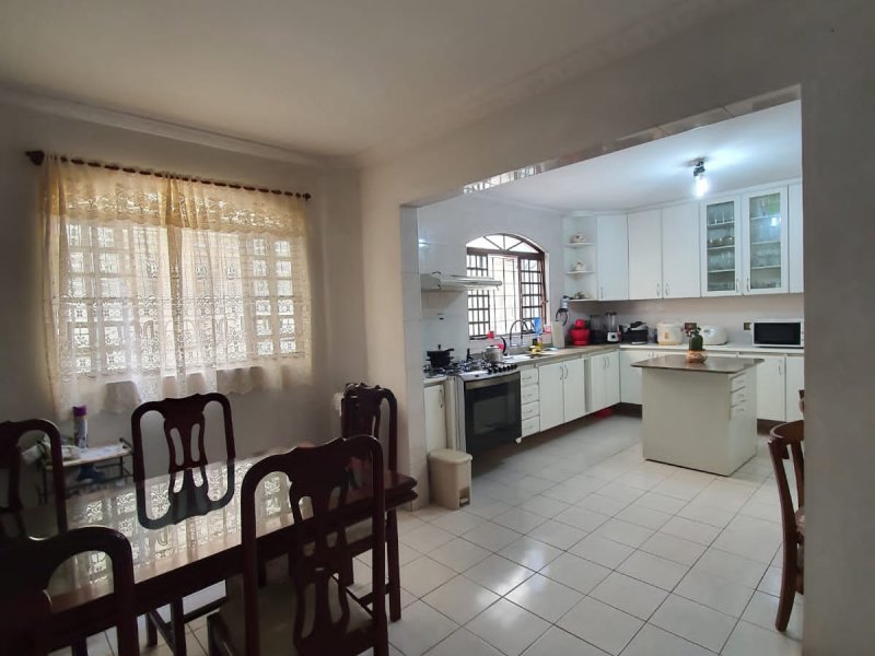 Casa à venda Centro com 400m² e 4 quartos por R$ 2.100.000 - 1884637977-5abf0abf-007a-4d43-946c-45fda0320cba.jpg