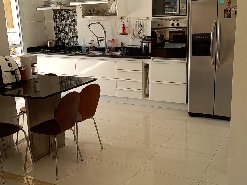 Casa à venda Parque Ceasa com 230m² e 3 quartos por R$ 900.000 - 330949245-inbound8864428672660882804.jpg