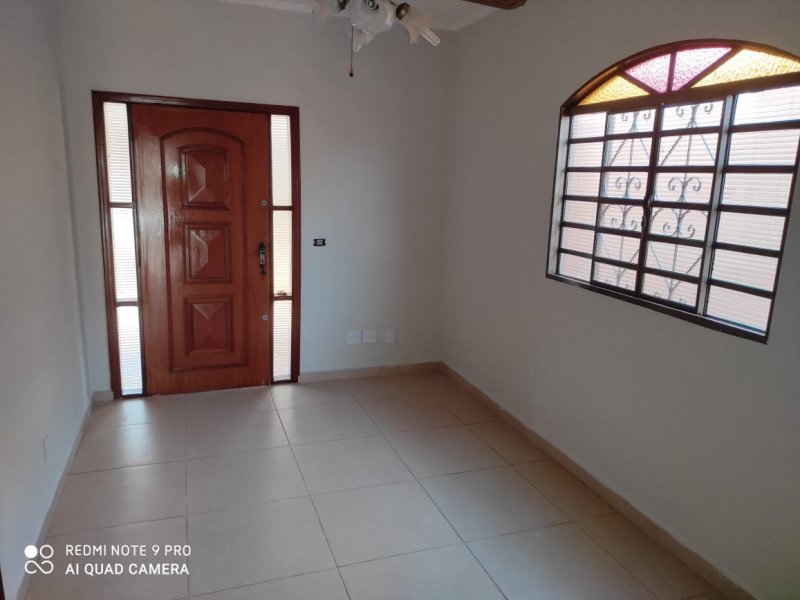 Casa à venda Vila Virginia com 170m² e 3 quartos por R$ 350.000 - 2058721569-8ae7e15b-ce64-470c-87da-4c983d4f76cf.jpg