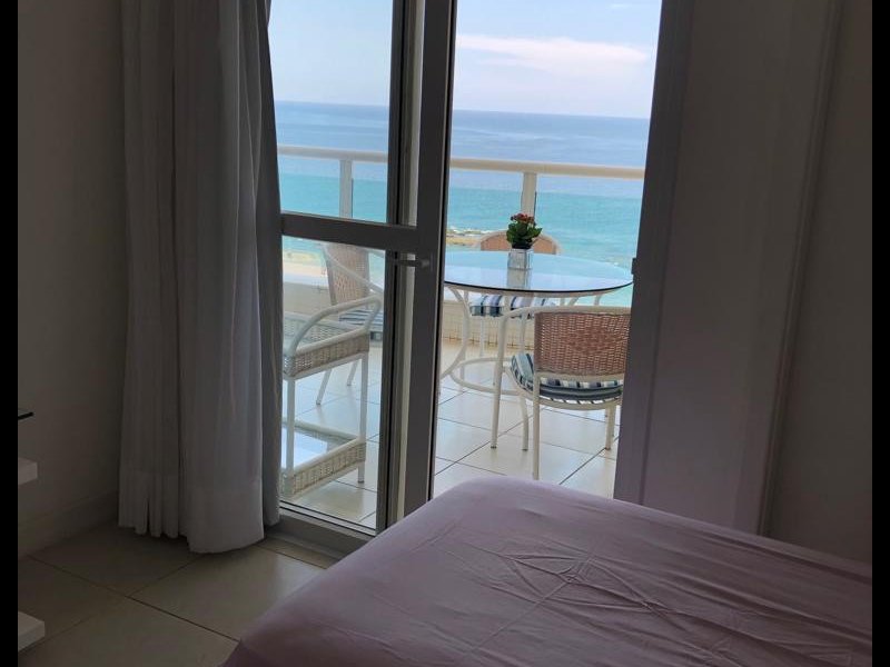 Apartamento à venda Ondina com 155m² e 3 quartos por R$ 1.800.000 - 1396632305-suite-casal-vista-mesa-varanda.jpg