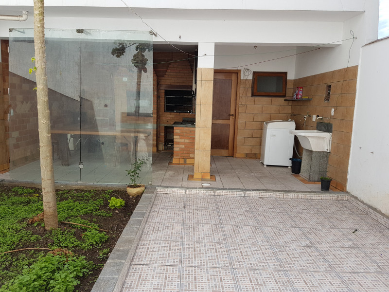 Casa à venda Jardim Nossa Senhora do Carmo com 270m² e 3 quartos por R$ 840.000 - 1879456287-churrasqueira-lavanderia.jpg