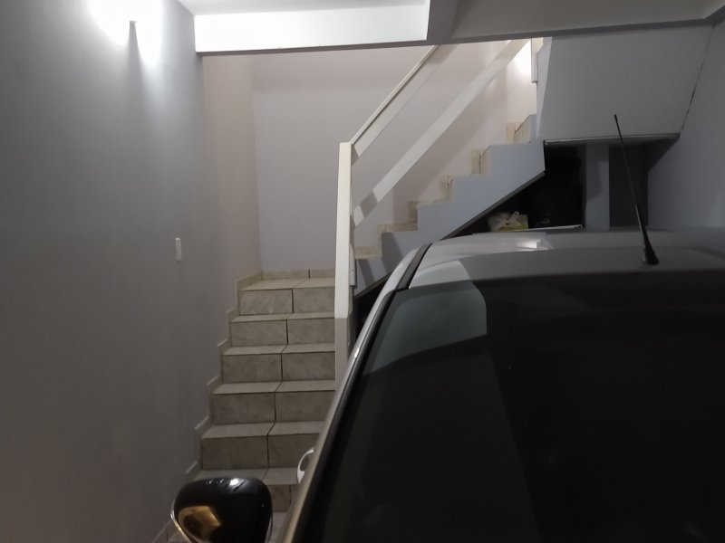 Apartamento à venda Cachoeira do Bom Jesus com 86m² e 4 quartos por R$ 350.000 - 1406703272-garagem-escadas.jpg