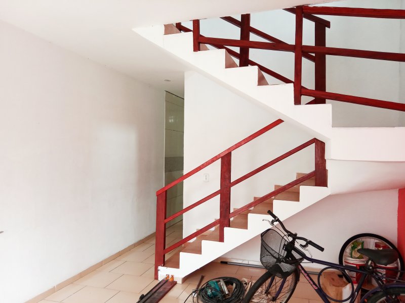 Casa à venda Residencial Mantiqueira com 132m² e 4 quartos por R$ 230.000 - 1781805960-escada-para-piso-superior.jpg