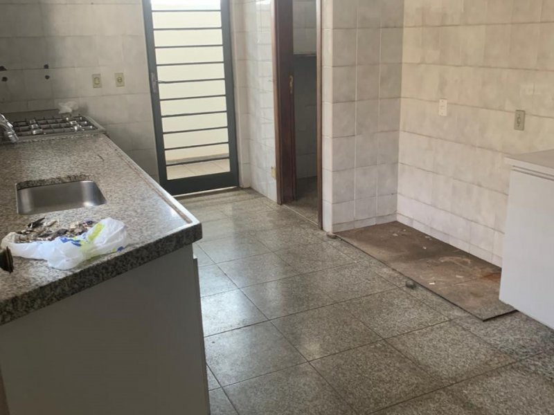 Casa para alugar Centro com 329m² e 5 quartos por R$ 5.500 - 1258079172-2d4361e5-b09d-45f2-8c88-76d9b4db307e.jpg