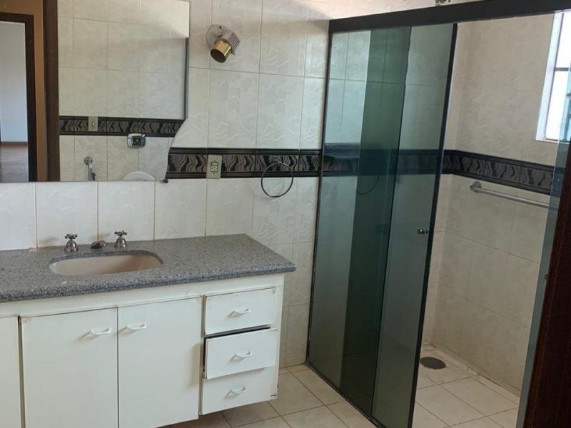 Casa para alugar Centro com 329m² e 5 quartos por R$ 5.500 - 1293891825-99e818a0-aec9-48df-ac53-7b70947bc925.jpg