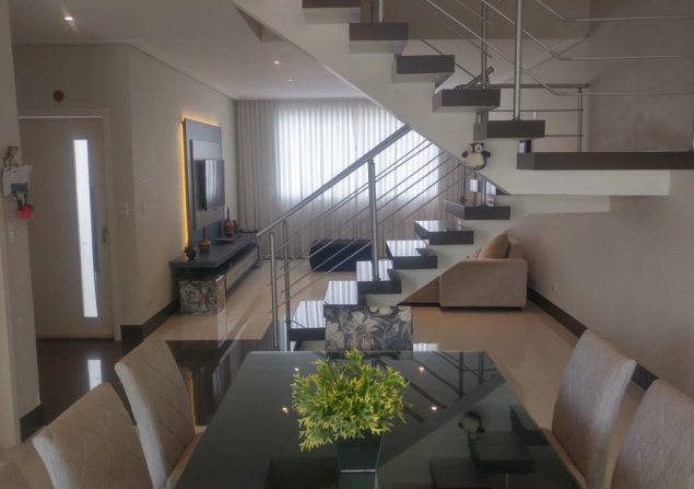 imóvel com 233m²