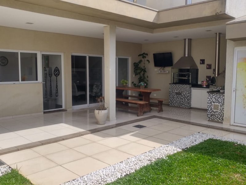 imóvel com 233m² - Centro - Tremembe